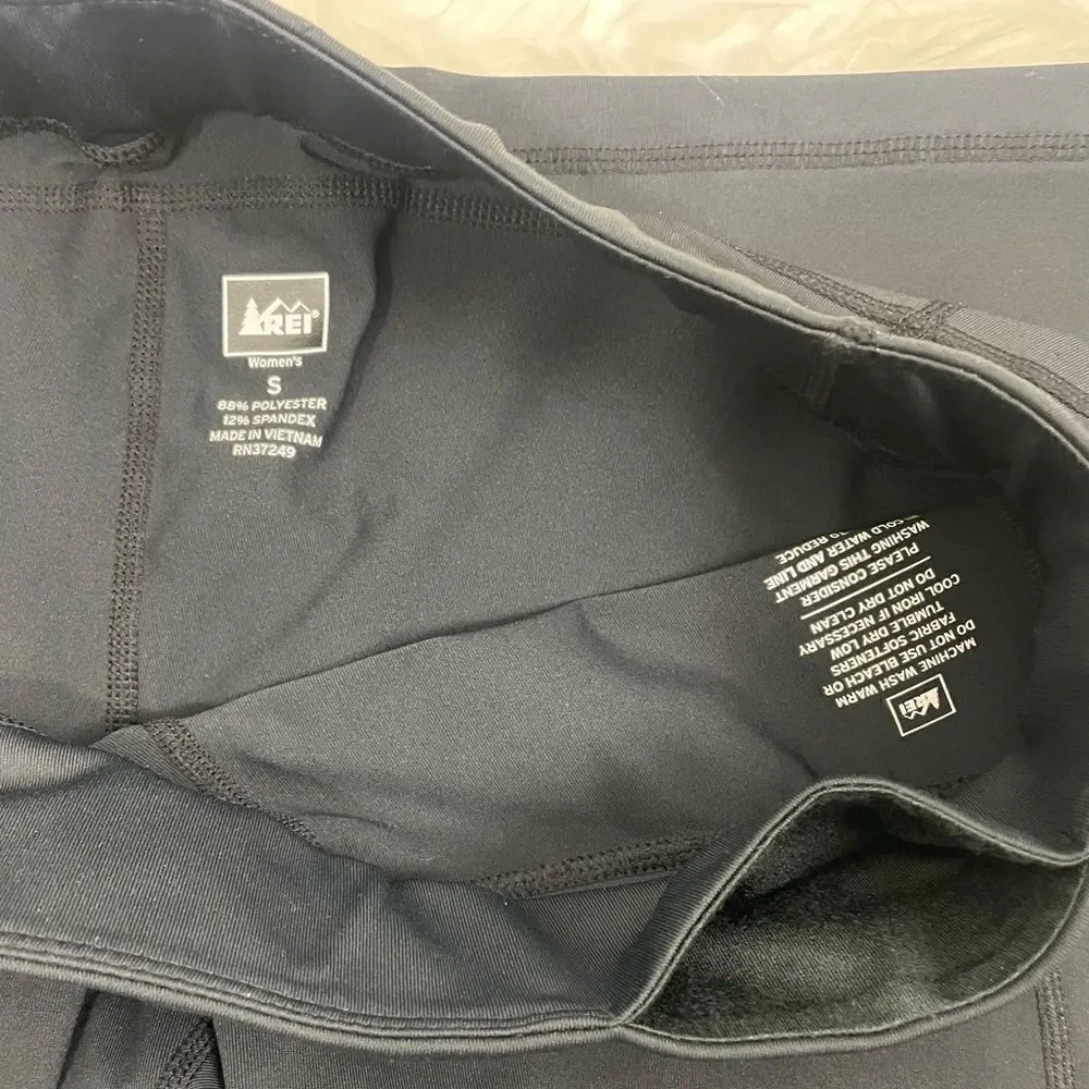 REI | Wide leg cropped / Capri leggings S wide waist, black.